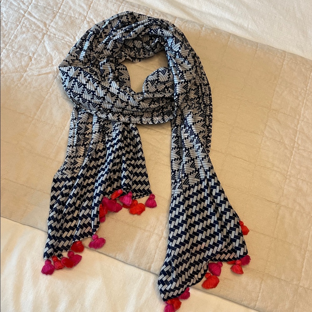 Vineyard Vines patterned scarf